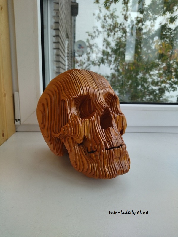 Человеческий череп из фанеры