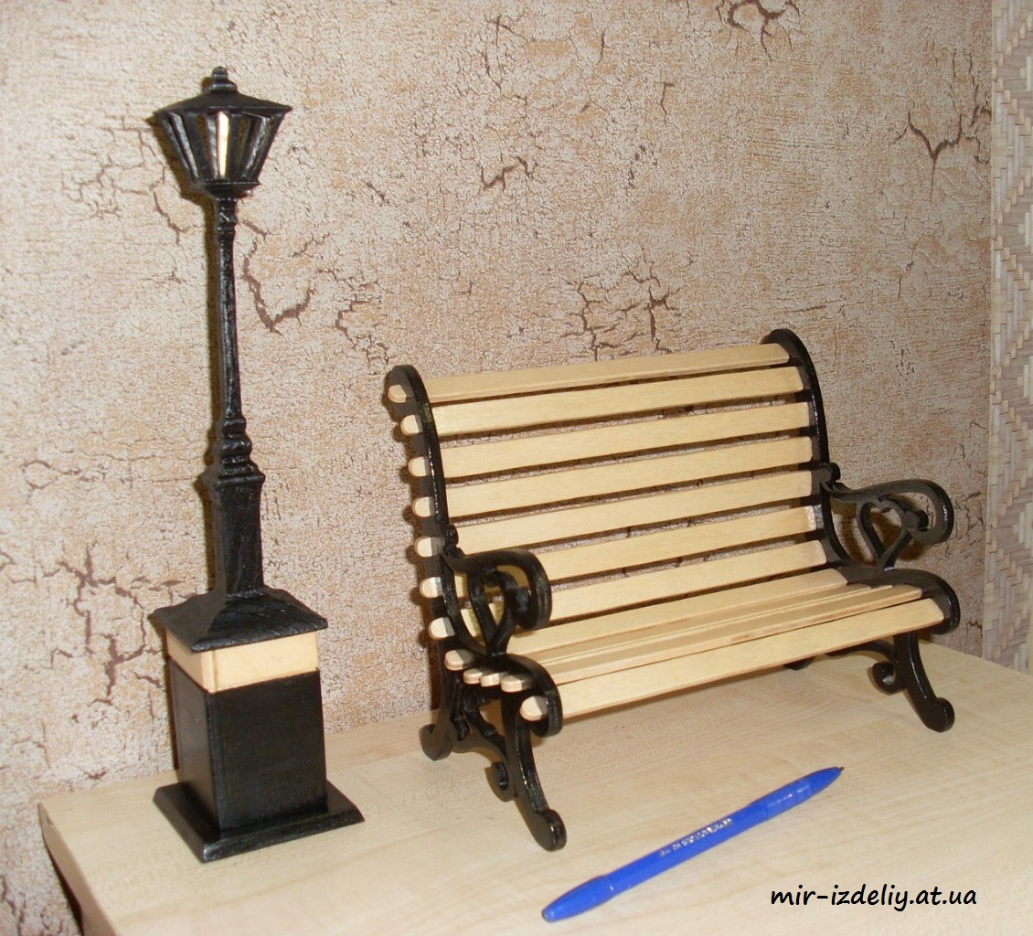 Фонарь со скамейкой из фанеры