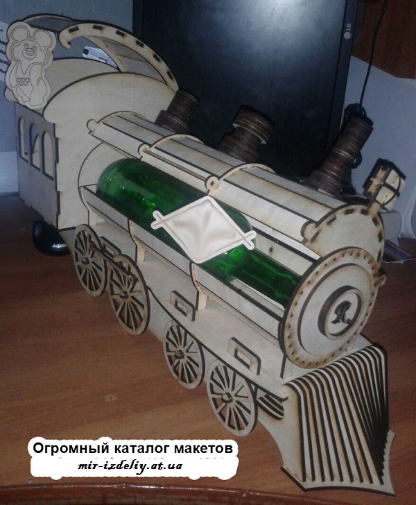 Мини Бар в форме локомотива из фанеры