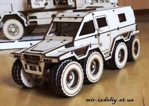 Бронированный автомобиль 8х8 из фанеры