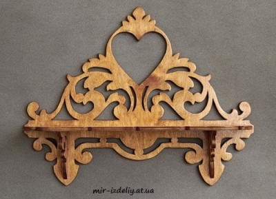 Полочка с большим сердцем из фанеры