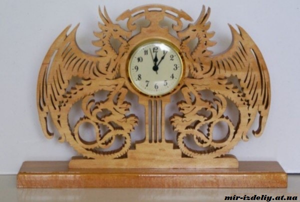 Часы с драконами из фанеры