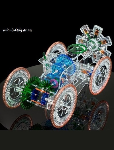 Механический автомобиль из пластика