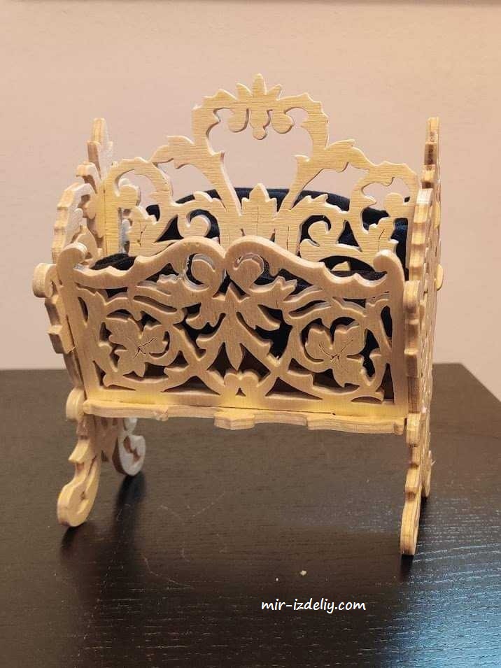Маленькая корзинка на ножках из фанеры