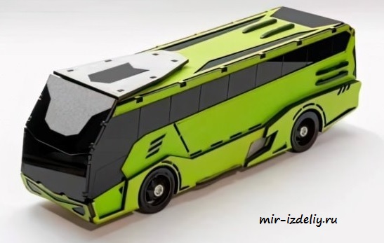 Зеленый автобус из фанеры
