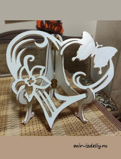 Чертеж: Бабочка на подставке в форме сердца из фанеры для выпиливания лобзиком