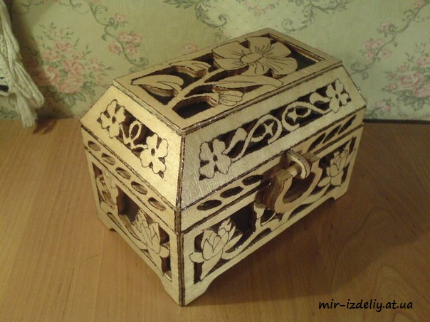 Шкатулка высокая с ромашкой из фанеры